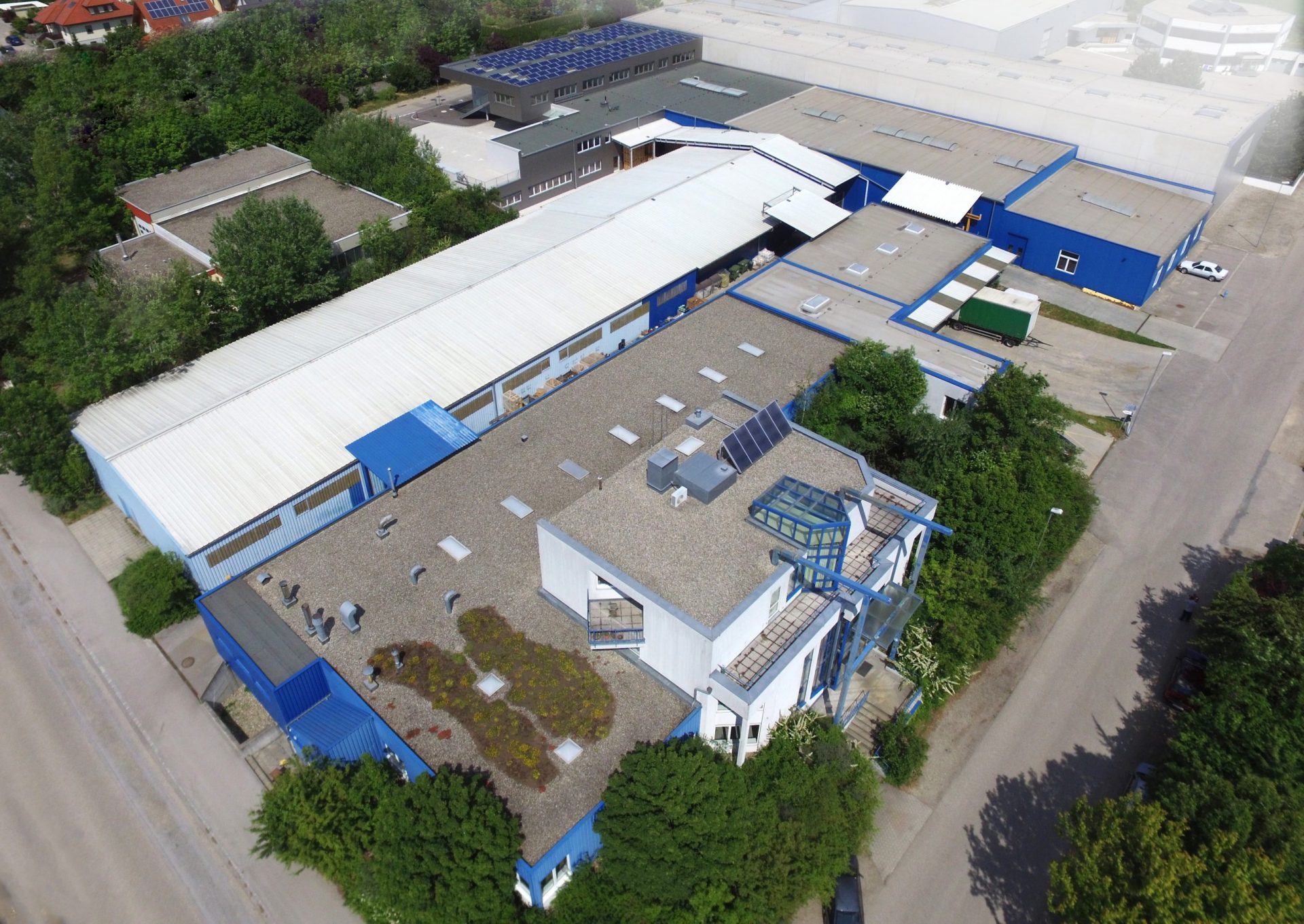 Eine Luftaufnahme des Firmengeländes MOLL-MOTOR Stockerau